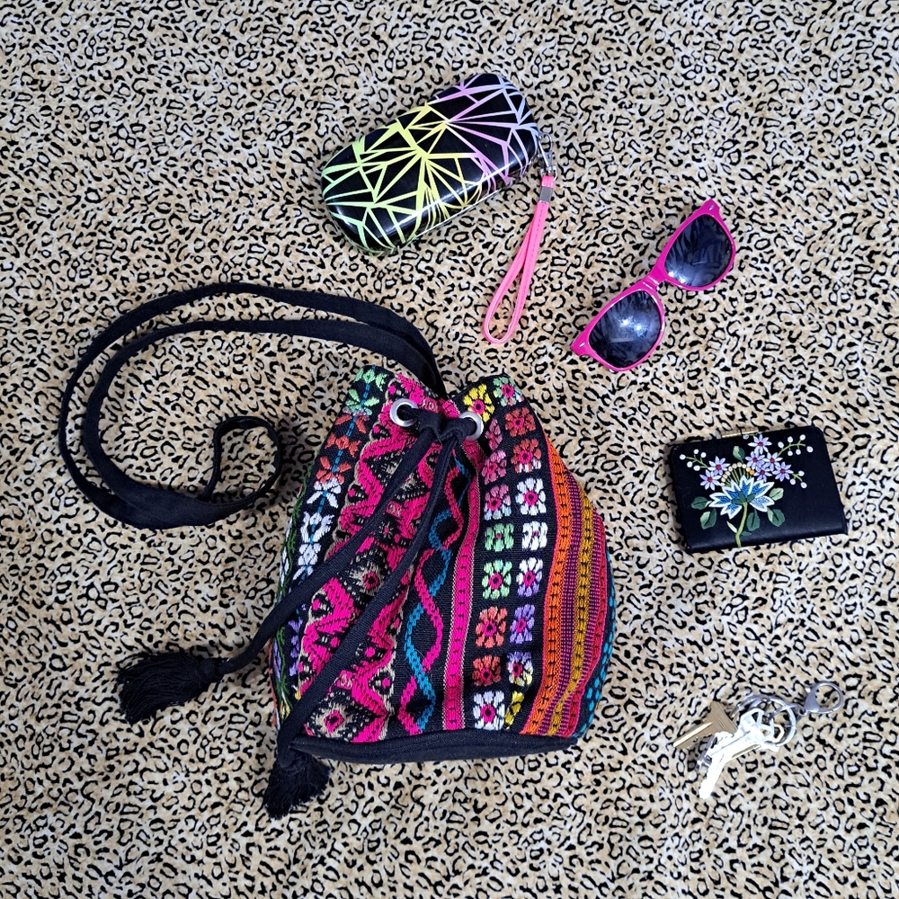 🌈NWT Bucket Bag F21